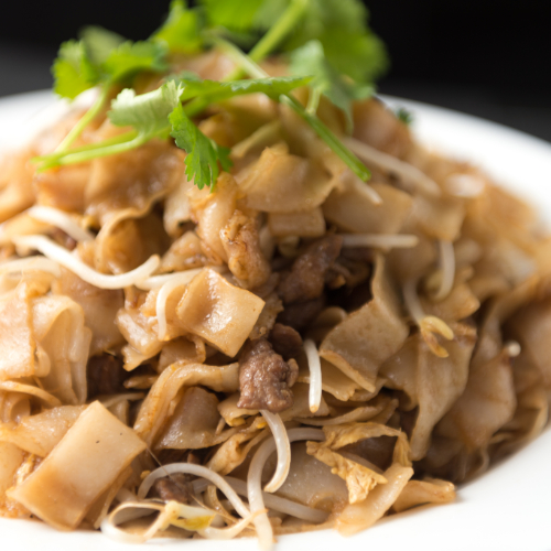 36. 鸡肉/牛肉/海鲜炒河粉 Chicken/Beef/Seafood Fried Rice Noodle