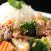 33. 沙爹鸡/牛肉饭 Satay Chicken/Beef with Vegetables on Rice